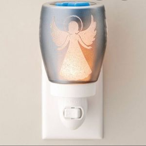 Scentsy angelic plug-in wax warmer & wax